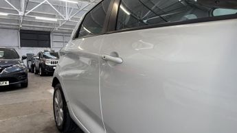 RENAULT ZOE Dynamique Nav Electric Automatic White 5dr LOW TAX+SATNAV+8 STAM