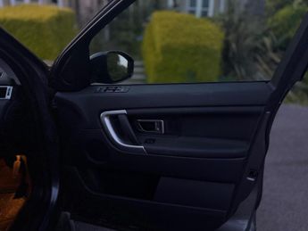 LAND ROVER DISCOVERY SPORT 2.0 TD4 HSE Black Auto 4WD Euro 6 (s/s) 5dr
