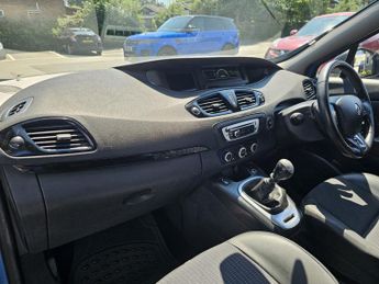 RENAULT SCENIC 1.5 dCi Dynamique TomTom