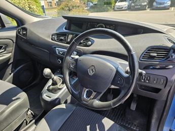 RENAULT SCENIC 1.5 dCi Dynamique TomTom