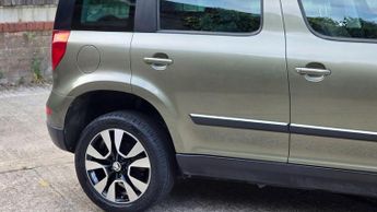 SKODA YETI 2.0 TDI Laurin & Klement Outdoor DSG 4WD Euro 5 5dr