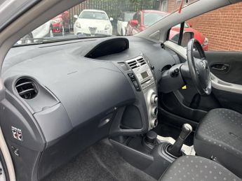 TOYOTA YARIS 1.0 VVT-i T2