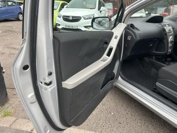 TOYOTA YARIS 1.0 VVT-i T2