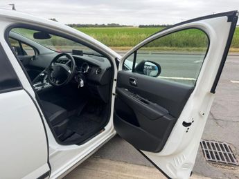 PEUGEOT 3008 1.6 e-HDi Allure