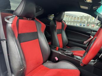 TOYOTA GT86 2.0 Boxer D-4S