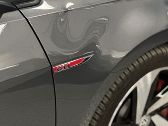 VOLKSWAGEN GOLF 2.0 TSI GTI Performance