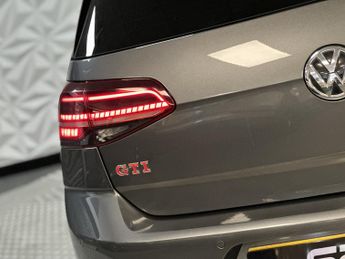 VOLKSWAGEN GOLF 2.0 TSI GTI Performance