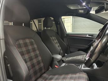 VOLKSWAGEN GOLF 2.0 TSI GTI Performance