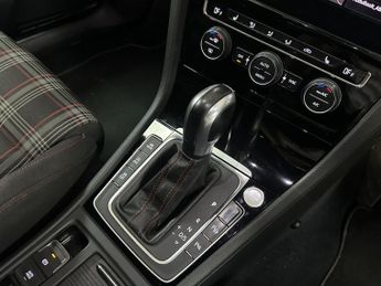 VOLKSWAGEN GOLF 2.0 TSI GTI Performance