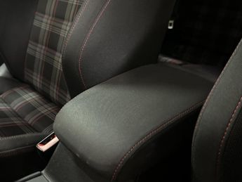 VOLKSWAGEN GOLF 2.0 TSI GTI Performance