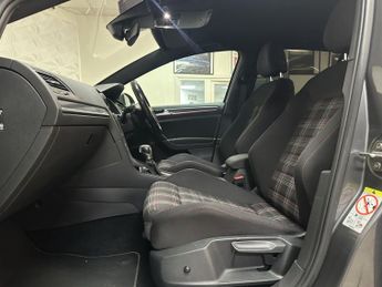 VOLKSWAGEN GOLF 2.0 TSI GTI Performance