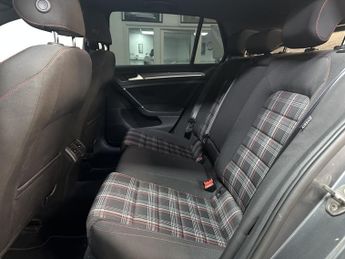 VOLKSWAGEN GOLF 2.0 TSI GTI Performance