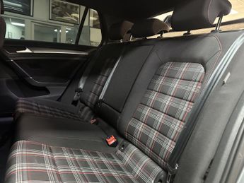 VOLKSWAGEN GOLF 2.0 TSI GTI Performance