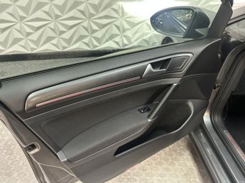 VOLKSWAGEN GOLF 2.0 TSI GTI Performance