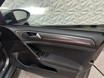 VOLKSWAGEN GOLF 2.0 TSI GTI Performance