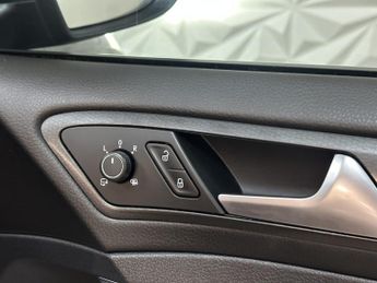 VOLKSWAGEN GOLF 2.0 TSI GTI Performance