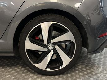 VOLKSWAGEN GOLF 2.0 TSI GTI Performance