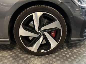 VOLKSWAGEN GOLF 2.0 TSI GTI Performance