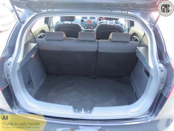 KIA RIO 1.4 3 Good History, Long MOT, Bluetooth, Aircon