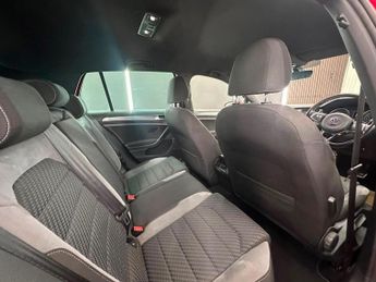 VOLKSWAGEN GOLF 2.0 TDI BlueMotion Tech R-Line DSG Euro 6 (s/s) 5dr