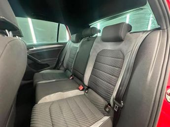 VOLKSWAGEN GOLF 2.0 TDI BlueMotion Tech R-Line DSG Euro 6 (s/s) 5dr