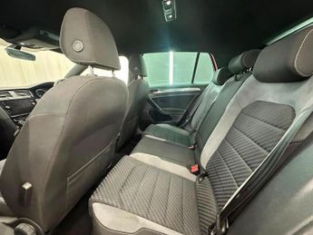 VOLKSWAGEN GOLF 2.0 TDI BlueMotion Tech R-Line DSG Euro 6 (s/s) 5dr