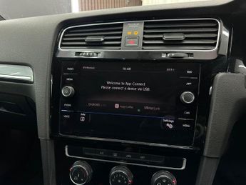 VOLKSWAGEN GOLF 2.0 TDI BlueMotion Tech R-Line DSG Euro 6 (s/s) 5dr
