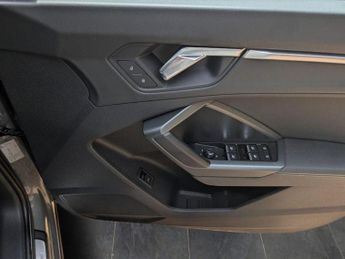 AUDI Q3 1.5 TFSI CoD 35 S line S Tronic Euro 6 (s/s) 5dr