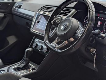 VOLKSWAGEN TIGUAN 2.0 TDI R-Line DSG 4Motion Euro 6 (s/s) 5dr