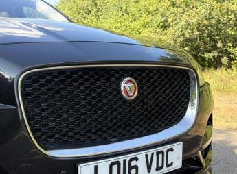 JAGUAR F-PACE 2.0 D180 Prestige
