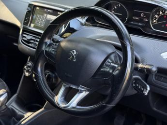 PEUGEOT 208 1.2 PureTech Allure Premium