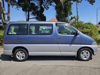 TOYOTA HIACE 