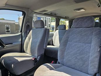 TOYOTA HIACE 