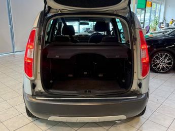 SKODA ROOMSTER 1.6 TDI Scout