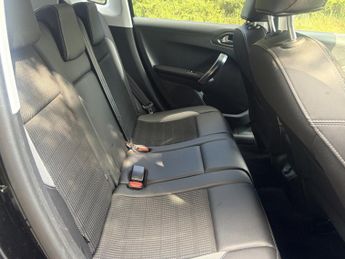 PEUGEOT 2008 1.2 PureTech Allure