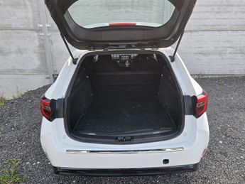 TOYOTA COROLLA 1.8 VVT-h PETROL HYBRID COMMERCIAL VAN