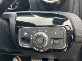 MERCEDES-BENZ A CLASS 1.3 A200 AMG Line
