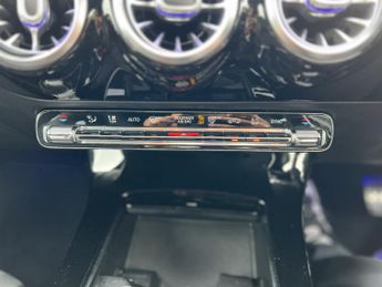 MERCEDES-BENZ A CLASS 1.3 A200 AMG Line