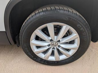 VOLKSWAGEN TIGUAN 2.0 TDI BlueMotion Tech Match DSG 4WD Euro 5 (s/s) 5dr