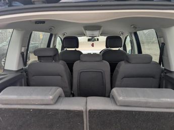 VOLKSWAGEN TOURAN 1.6 TDI SE DSG Euro 5 5dr