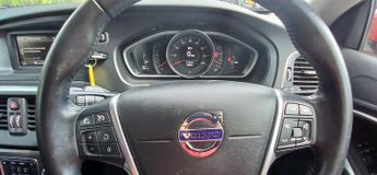 VOLVO V40 2.0 SE D2