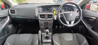 VOLVO V40 2.0 SE D2