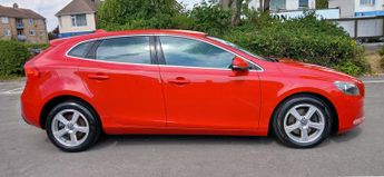 VOLVO V40 2.0 SE D2