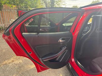MERCEDES-BENZ GLA 1.6 GLA200 AMG Line Edition