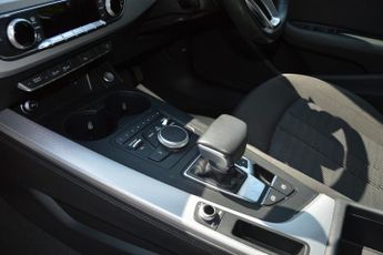 AUDI A4 2.0 TFSI 35 SE