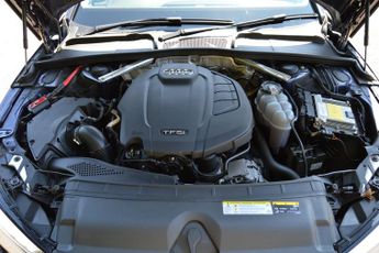 AUDI A4 2.0 TFSI 35 SE