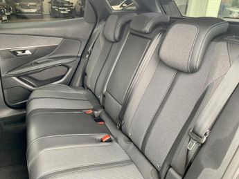 PEUGEOT 3008 1.5 BlueHDi Allure Premium