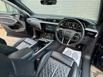 AUDI E-TRON 55 Vorsprung