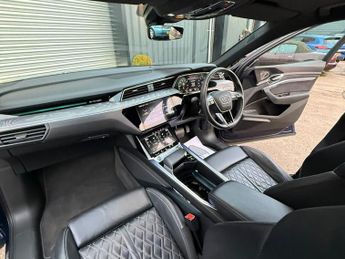AUDI E-TRON 55 Vorsprung