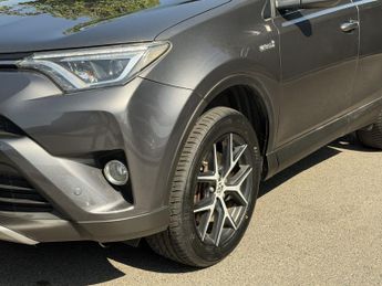 TOYOTA RAV4 2.5 VVT-h Design